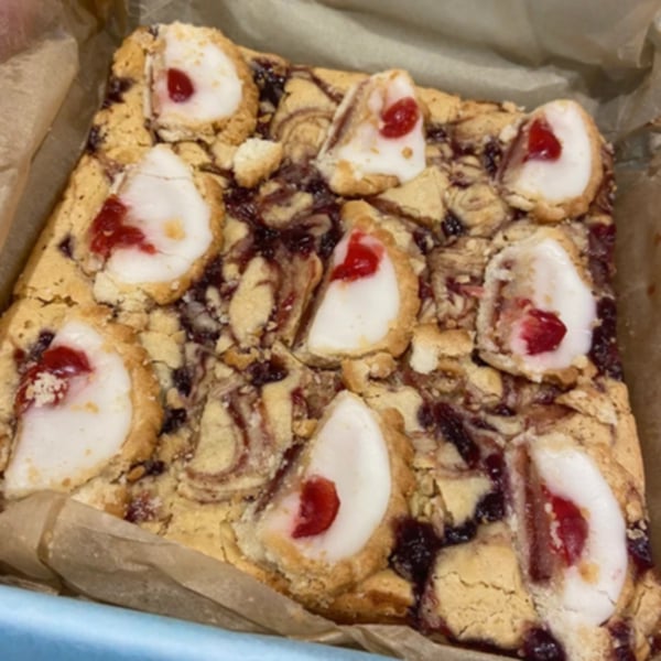 Cherry Bakewell Blondie - Full Tray