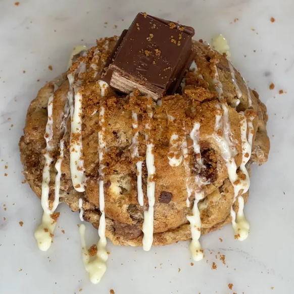 2x NYC Biscoff & Kitkat Stuffed Cookies