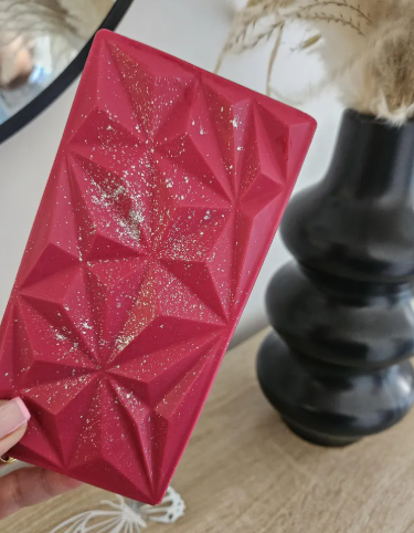 Ruby-white chocolate bar Angel Hair with pistachio cream and cotton candy!
