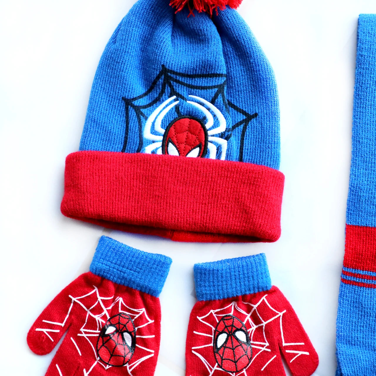 Hat, scarf and glove set