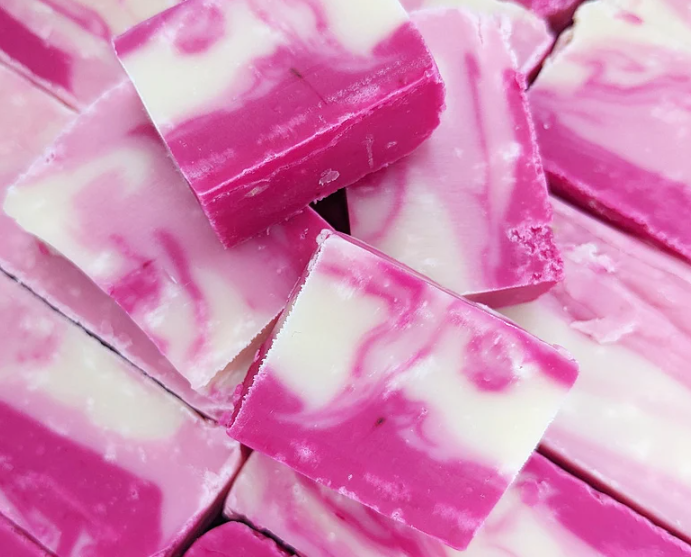 Pink gin fudge