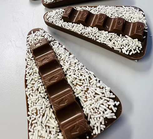 Kinder Bar & milk chocolate pizza