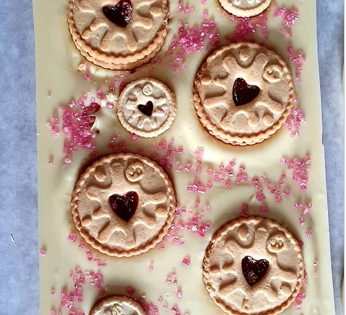 Extra Large White Jammy Dodger Slab
