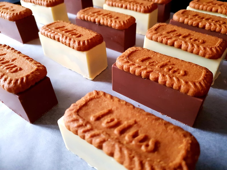 Biscoff Chocolate Bars: Lotus Biscuit
